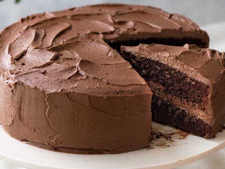 طرز تهیه کیک شکلاتی خوشمزه با روکش شکلات
