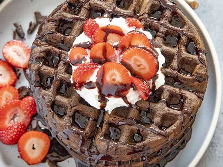 طرز تهیه وافل شکلاتی